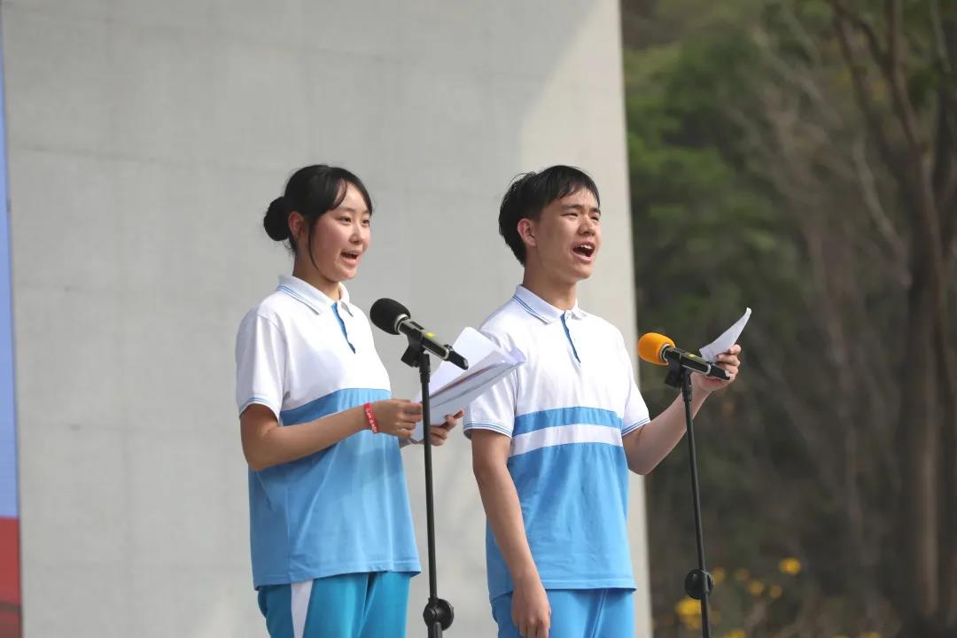 学生代表.jpg